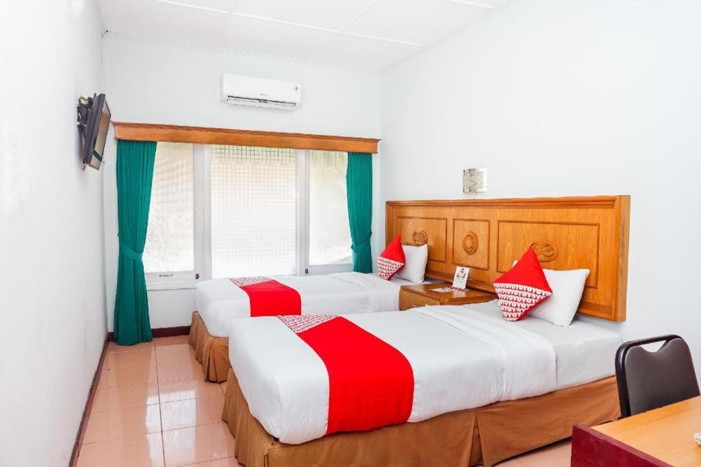 Oyo 375 Hotel Bougenville Syariah Padang  Zewnętrze zdjęcie