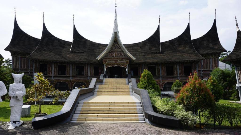 Oyo 375 Hotel Bougenville Syariah Padang  Zewnętrze zdjęcie