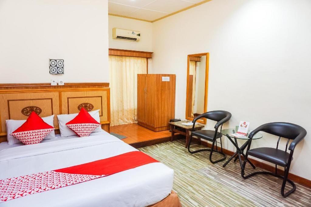 Oyo 375 Hotel Bougenville Syariah Padang  Zewnętrze zdjęcie