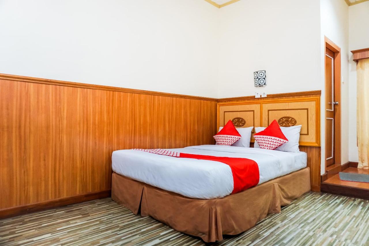 Oyo 375 Hotel Bougenville Syariah Padang  Zewnętrze zdjęcie