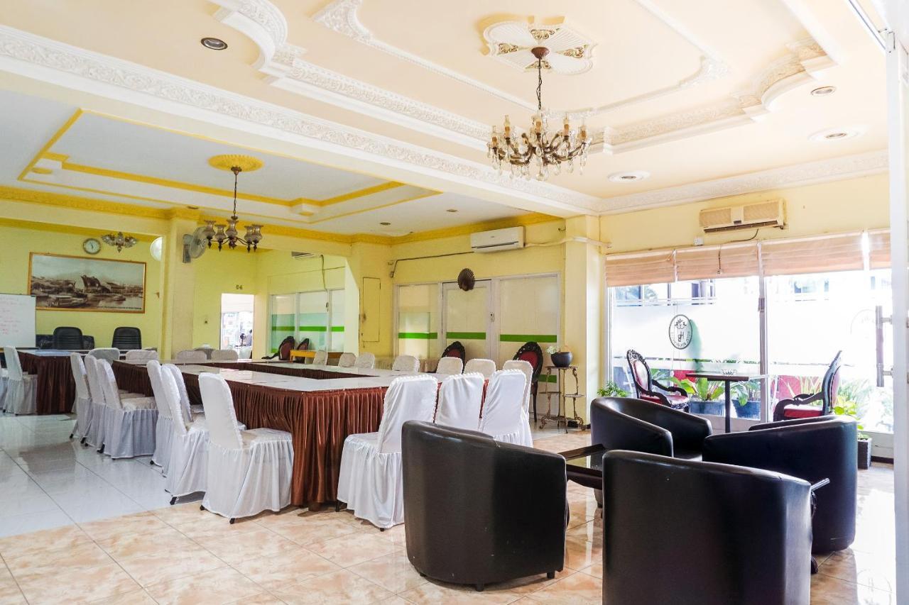 Oyo 375 Hotel Bougenville Syariah Padang  Zewnętrze zdjęcie